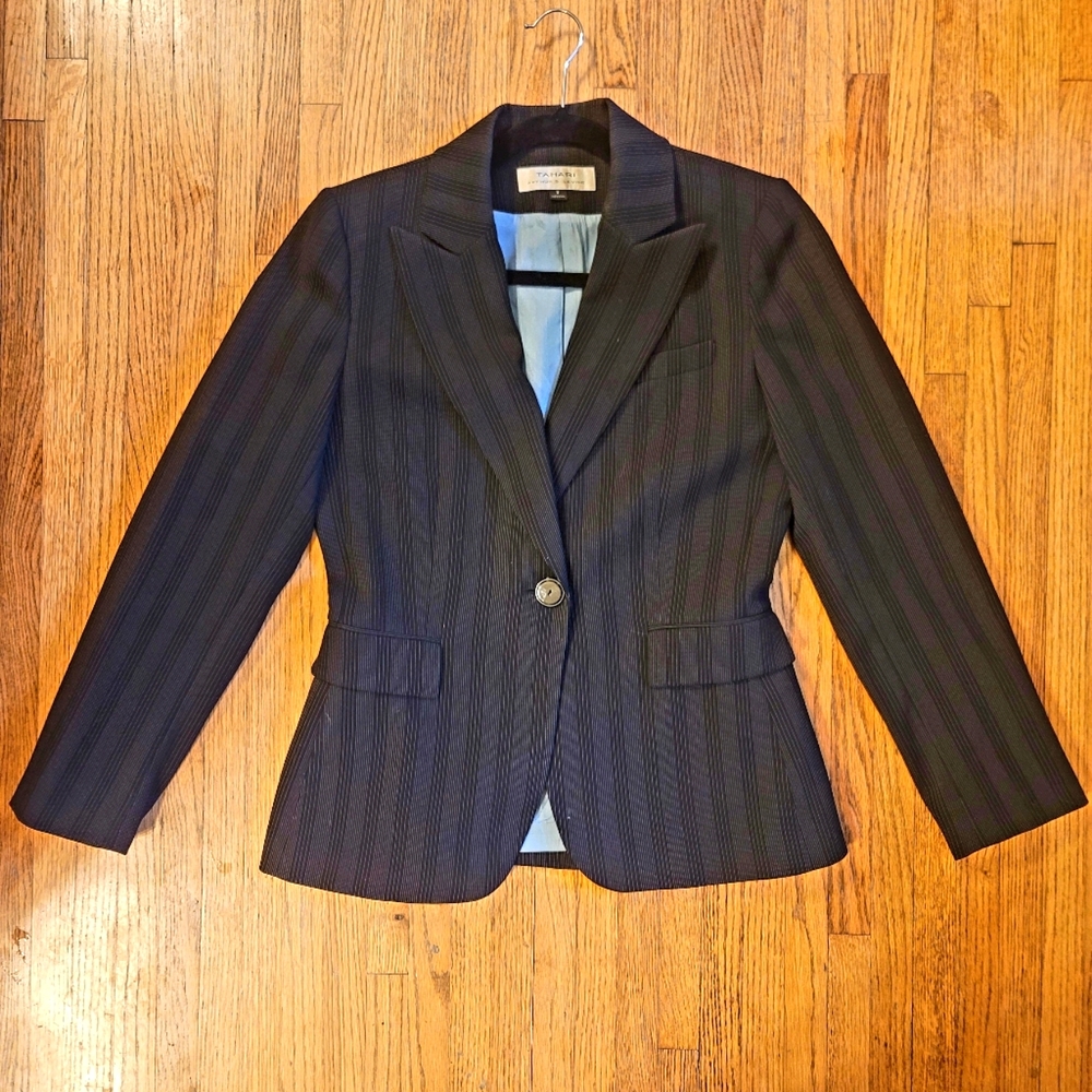 Tahari Arthur S Levine Pinstripe single button long sleeve suit blazer 3 pocket